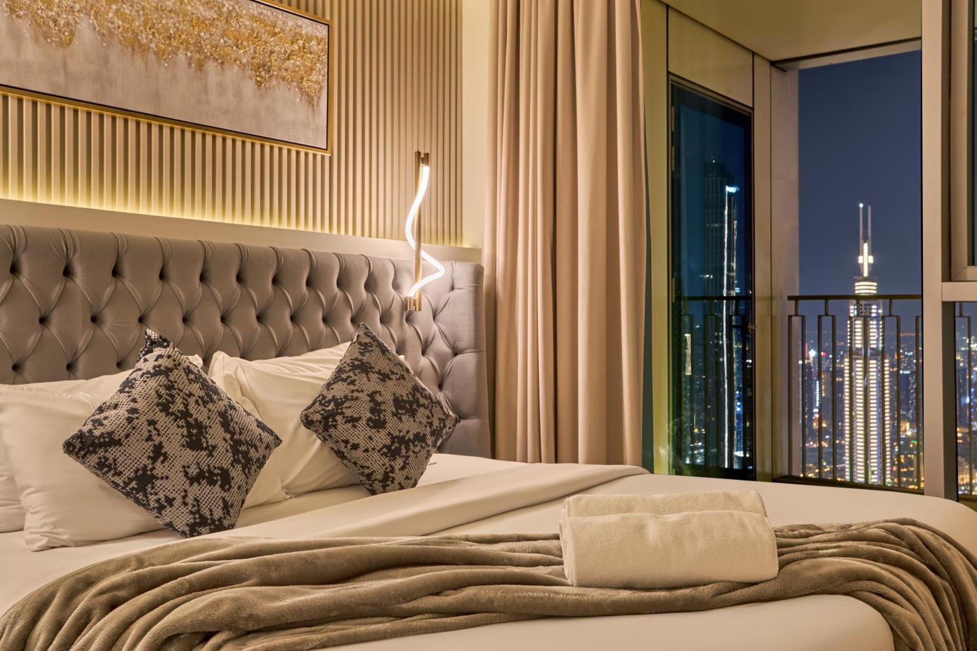 Apartment Luxury 4 Bedroom High-floor Apartment, Spectacular Burj Khalifa & Fountain Views, Steps Away From Mall - Downtown By Stayfinity Dubai