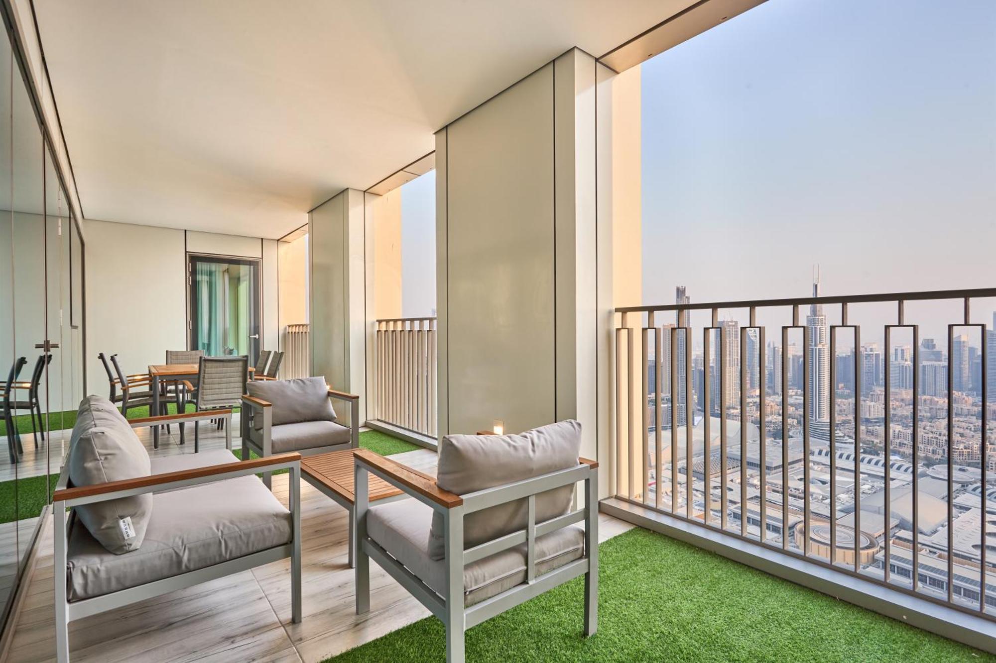 Luxury 4 Bedroom High-floor Apartment, Spectacular Burj Khalifa & Fountain Views, Steps Away From Mall - Downtown By Stayfinity Apartment