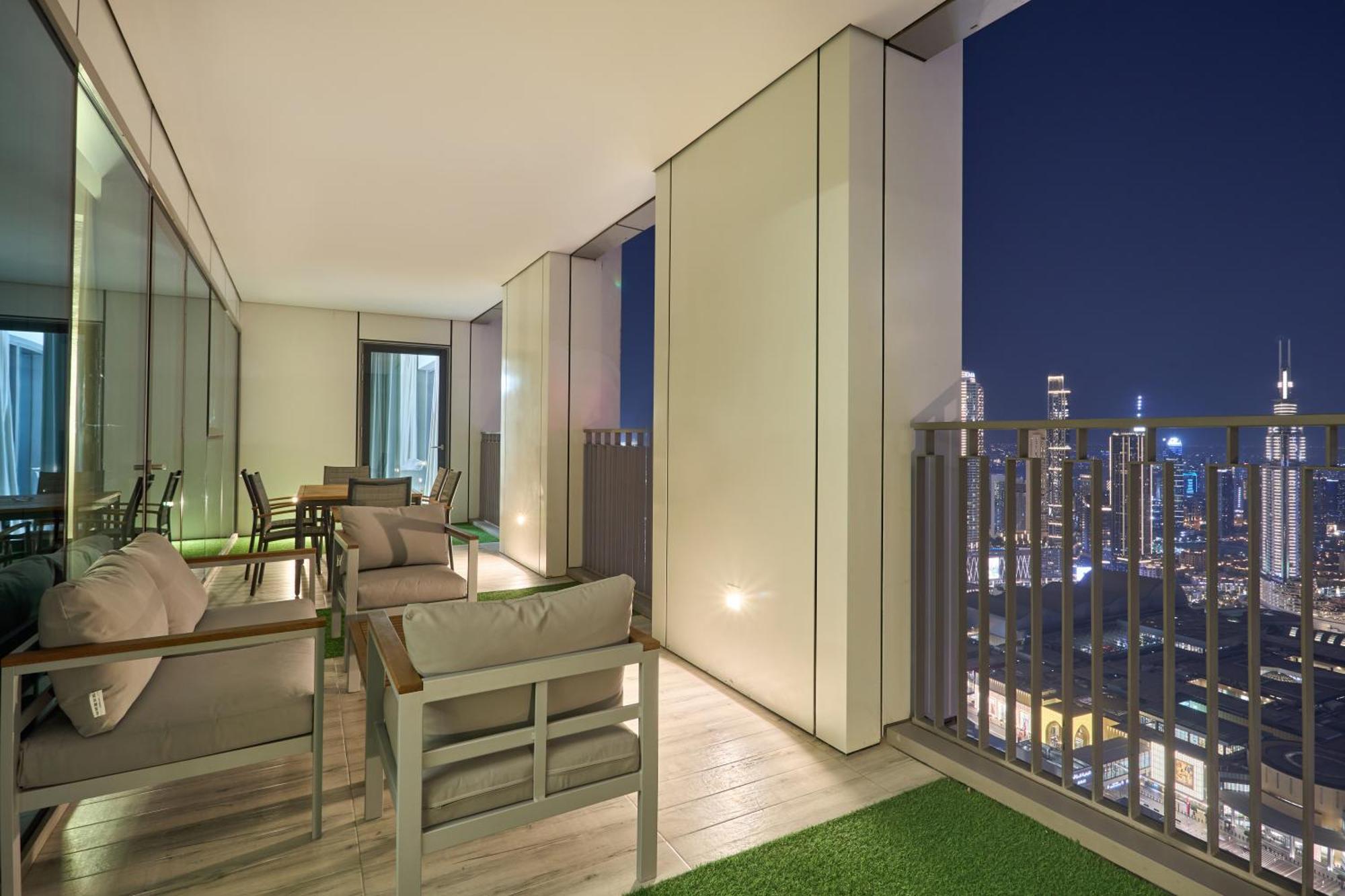 Luxury 4 Bedroom High-floor Apartment, Spectacular Burj Khalifa & Fountain Views, Steps Away From Mall - Downtown By Stayfinity Dubai
